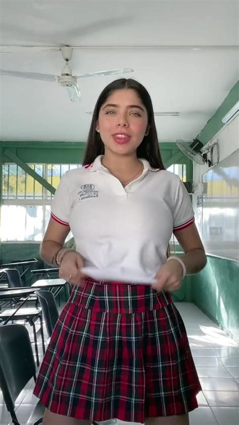 colegiala tetona xxx